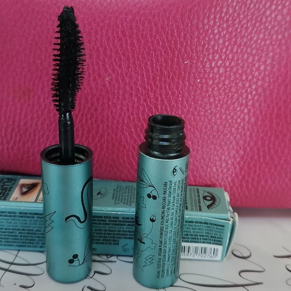 3/$30 NIB Urban Decay Mini Wild Lash Volumizing Mascara dark black - Picture 5 of 6